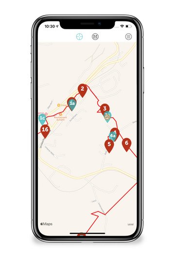Die Route wie auch der eigene aktuelle Standort sind auf der Karte sichtbar. Themenbezogene Icons im kundeneigenen Design sind GPS-verortet.